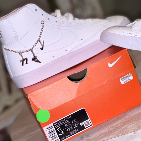 White Nike Blazers - Picture 3 of 8